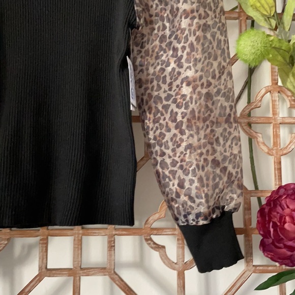 NWT black & leopard print top with sheer sleeves - Picture 2 of 8